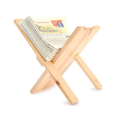 Dřevěný stojan na noviny