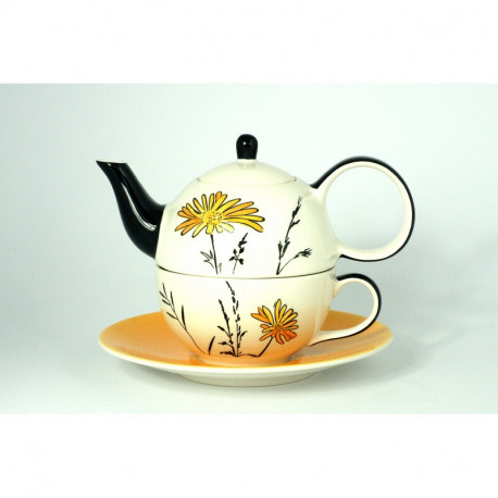 Tea for One Louka žluté květy
